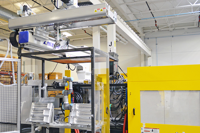 A pick and place crane system for an injection molding machine