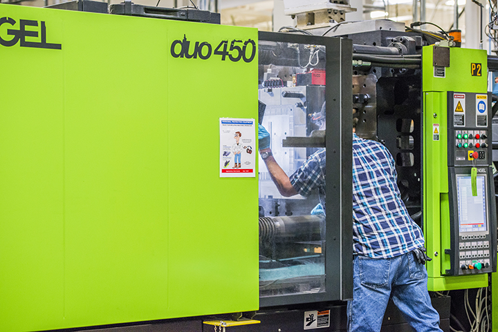 Overview photo of a plastic injection molding plant